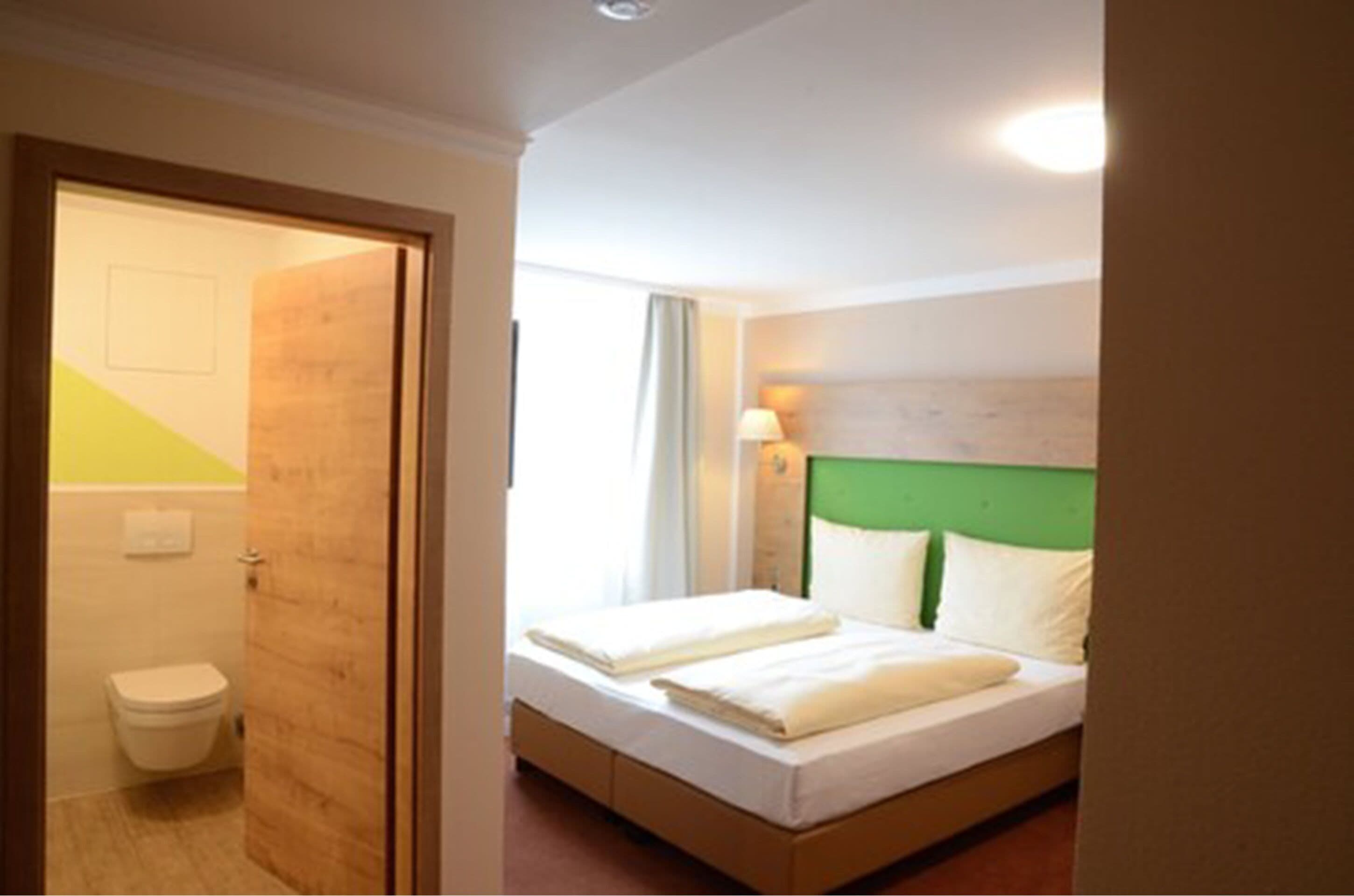 1 bedroom, premium bedding, individually decorated