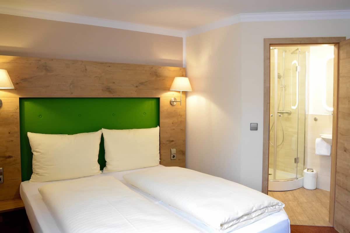 1 bedroom, premium bedding, individually decorated