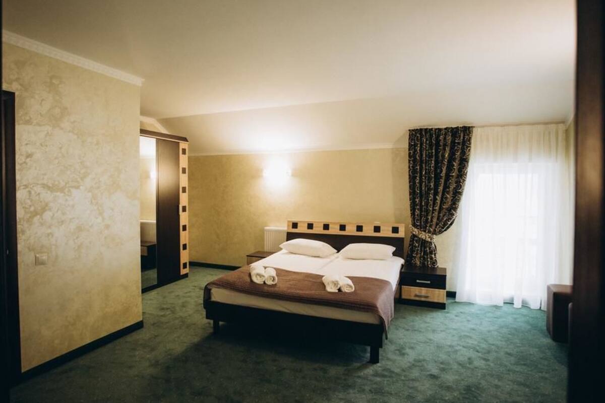 Luxury Double Room | Soundproofing, iron/ironing board (on request)