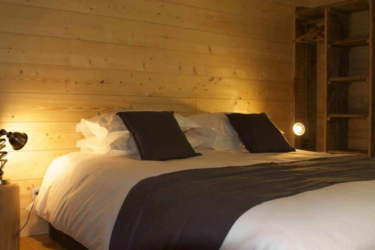 Minibar, individually decorated, soundproofing, bed sheets