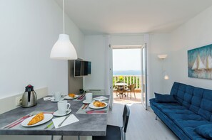 Apartment (Villa Panorama Dubrovnik (A1) - Delux) | Living room | 32-inch flat-screen TV with satellite channels - Villa Panorama Dubrovnik (Zupa dubrovacka)