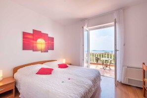 Tweepersoonskamer (Villa Panorama Dubrovnik (S1) - Delux) | Een strijkplank/strijkijzer, babybedden, gratis wifi, beddengoed