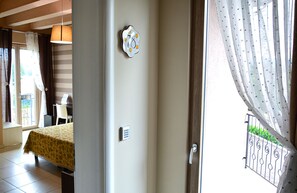 Chambre Confort Double ou avec lits jumeaux, accessible aux personnes à mobilité réduite