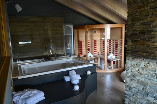 豪華客房, 1 張加大雙人床, 按摩浴缸 | 按摩浴缸