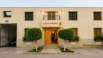 Fachada de la propiedad