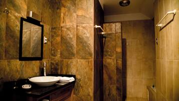 Deluxe-Doppelzimmer, 1 King-Bett | Badezimmer