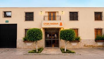 Fachada de la propiedad
