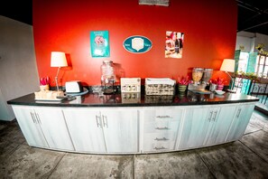 Free daily continental breakfast 