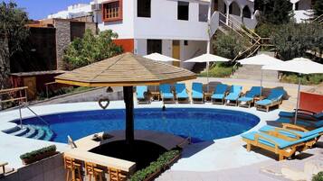 2 piscinas al aire libre (de 07:00 a 22:00), sombrillas, tumbonas