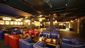 2 bars/lounges - Hotel Big Daddy (Agra)