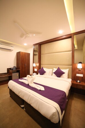 休閒雙人房, 1 張 特大雙人床, 非吸煙房, 城市景 | 15 間睡房、房內夾萬、書桌、隔音