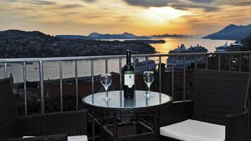 Studio (Nika Family Apartments - Comfort Stud) | Balcony