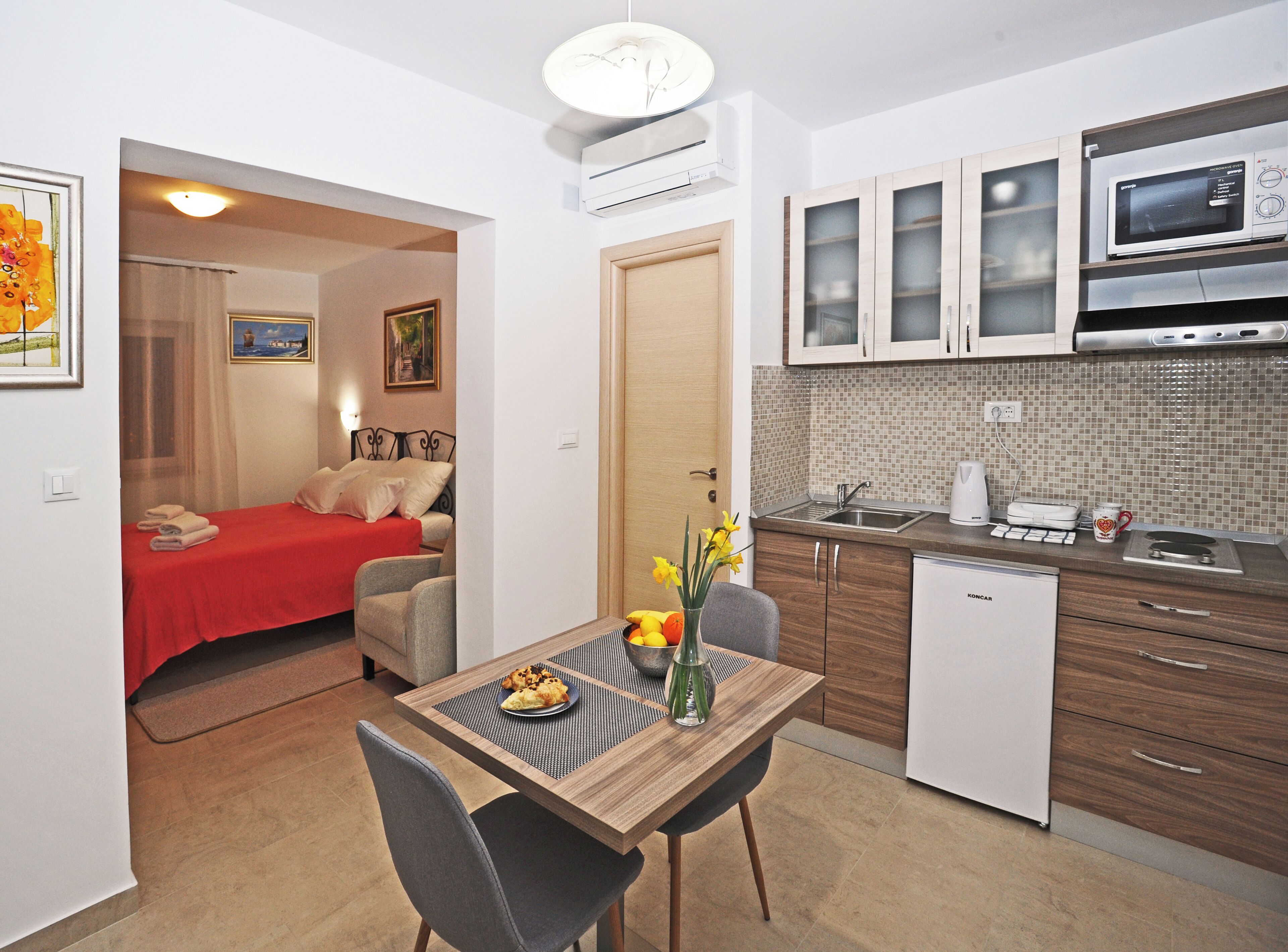 Studio (Nika Family Apartments - Standard Stu) | Private kitchen | Fridge, microwave, stovetop, electric kettle
