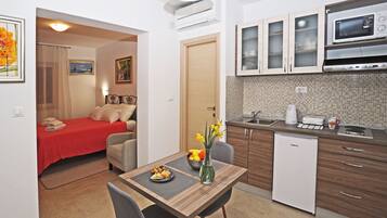 Studio (Nika Family Apartments - Standard Stu) | Private kitchen | Fridge, microwave, stovetop, electric kettle