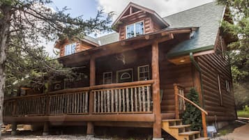 Outdoorsman Suite - Partial Lake View | Property entrance