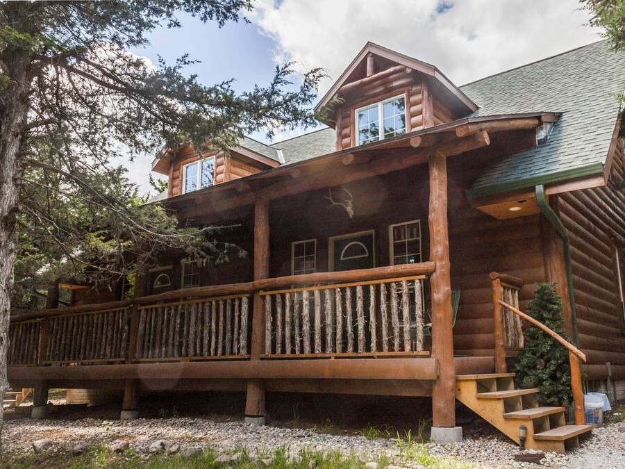 Outdoorsman Suite - Partial Lake View | Property entrance