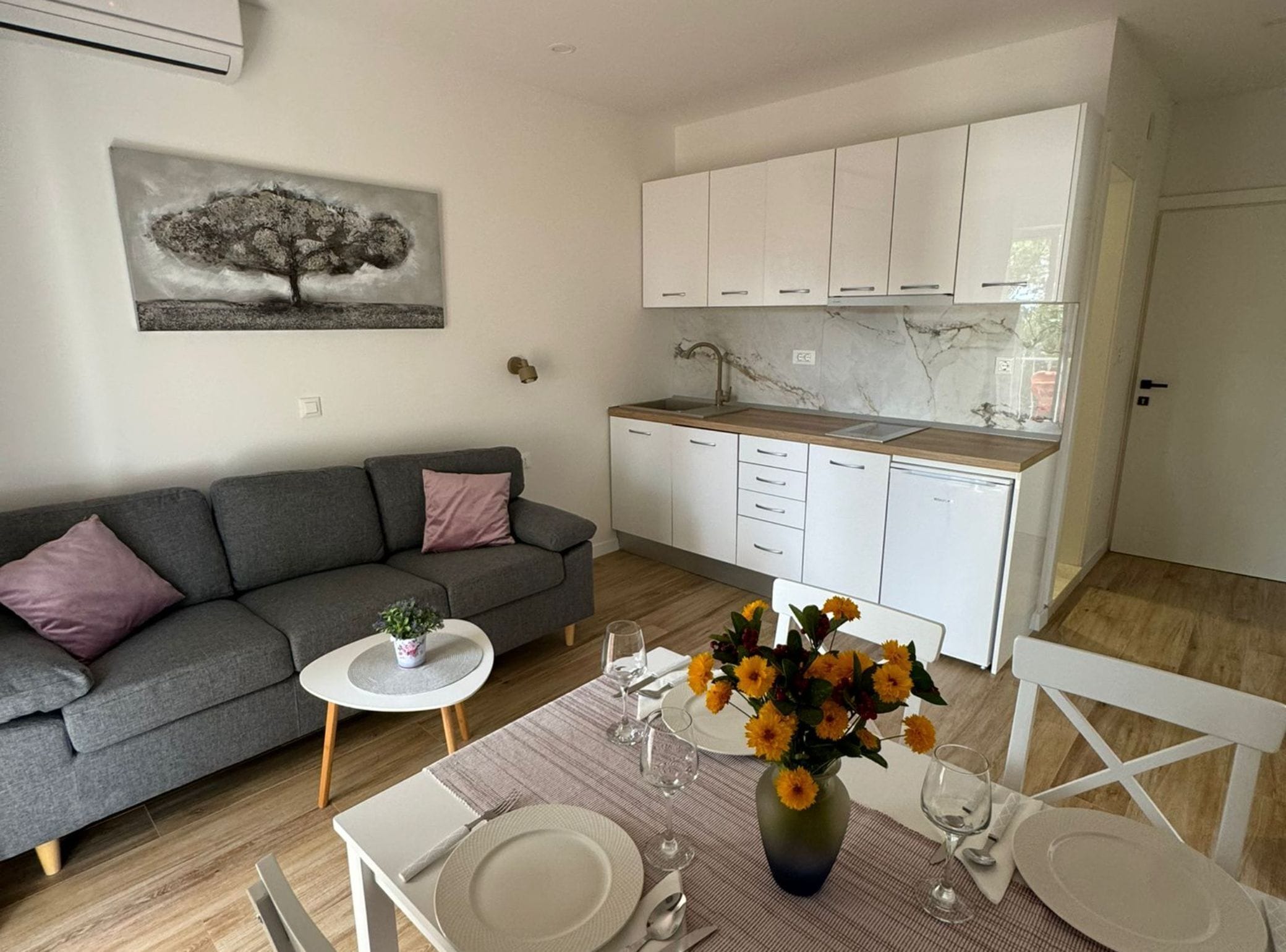 Apartament (Apartment & Rooms Papa - Two Bedroom ) | Sala d'estar | Televisor de pantalla plana 