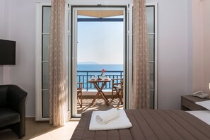 Chambre Double, balcon, vue mer | Coffres-forts dans les chambres, Wi-Fi gratuit, draps fournis