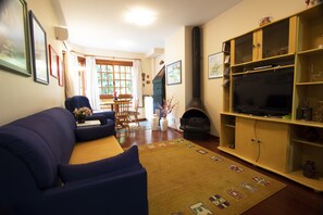 Apartment | Wohnbereich | LCD-Fernseher, DVD-Player