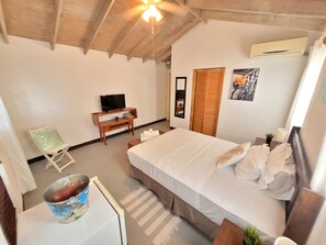 迷你吧、書桌、熨斗/熨衫板、免費 Wi-Fi