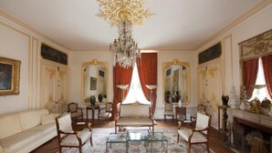 A luxurious room with a large chandelier, ornate mirrors, and a classic sofa. - Château du Jard (Chaumont-en-Vexin)