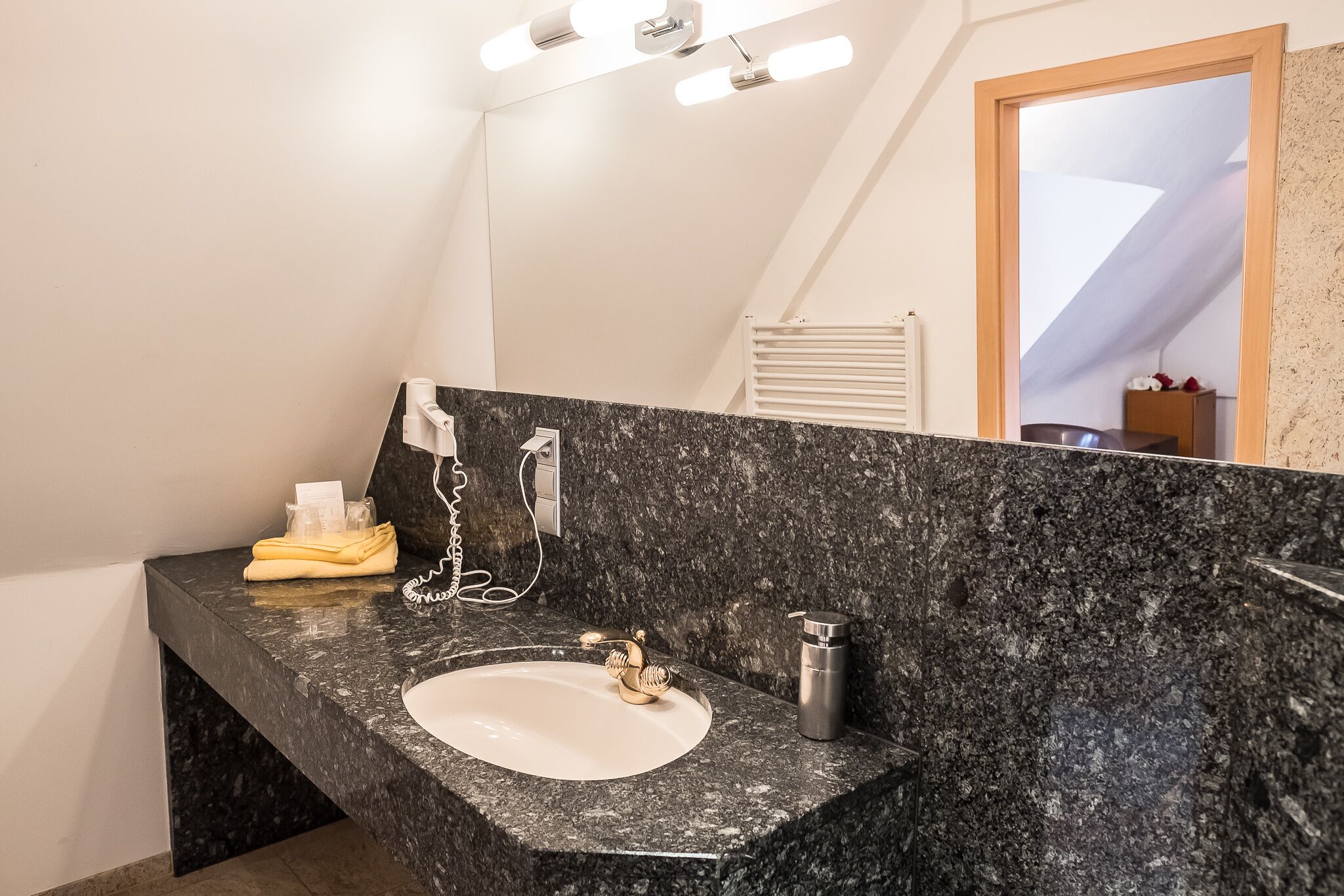 deluxe double room, ensuite (hochzeitszimmer ) | bathroom | shower, hair dryer, towels, soap