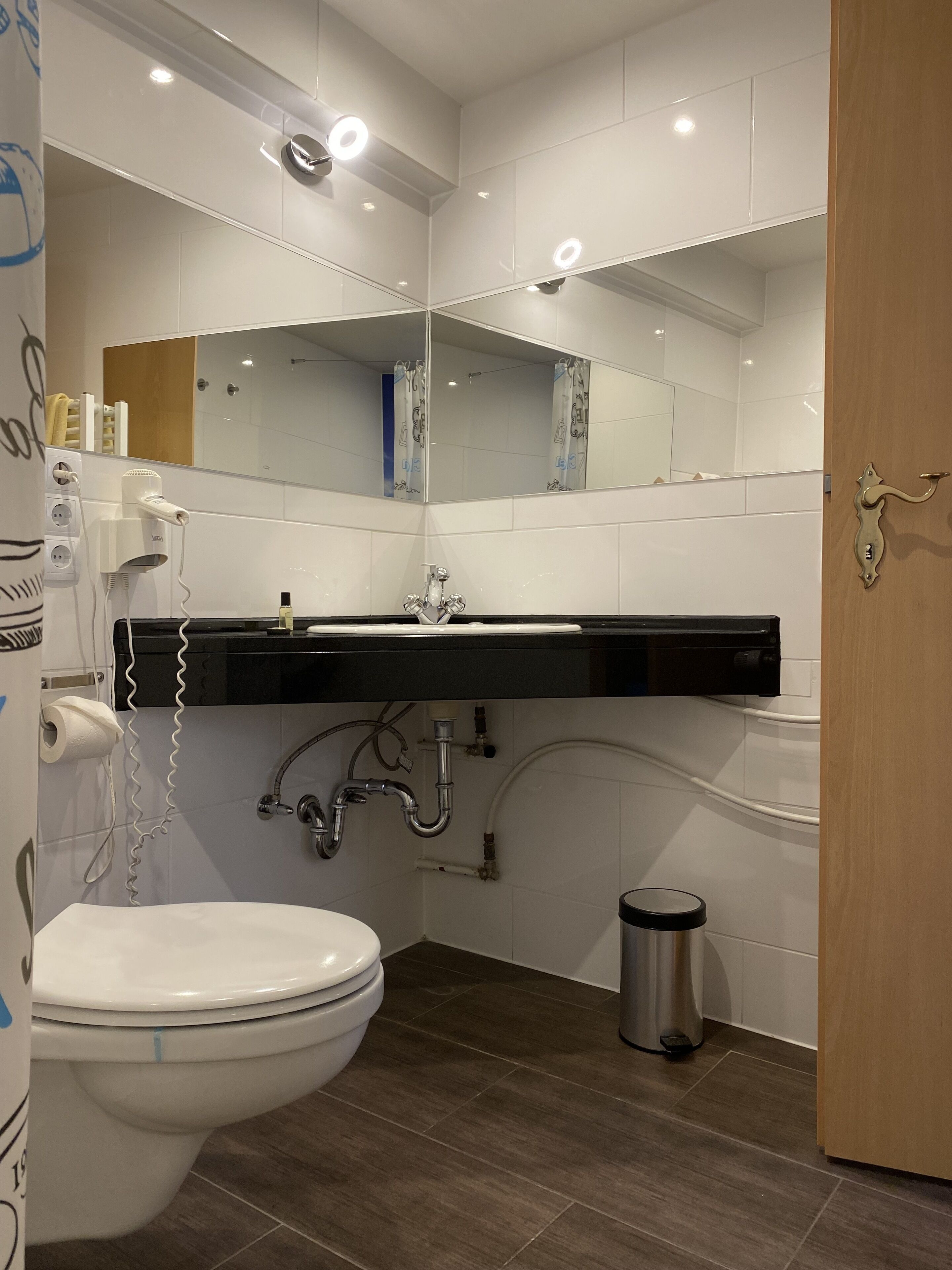 classic twin room, private bathroom | bathroom | shower, hair dryer, towels, soap