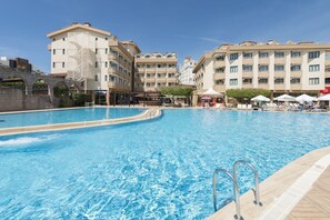 Outdoor pool - Hotel Grand Seker (Manavgat)
