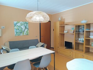 Apartment, 2 Bedrooms, Lake View | Living area | Flat-screen TV - Appartamento Raffaello (Stresa)