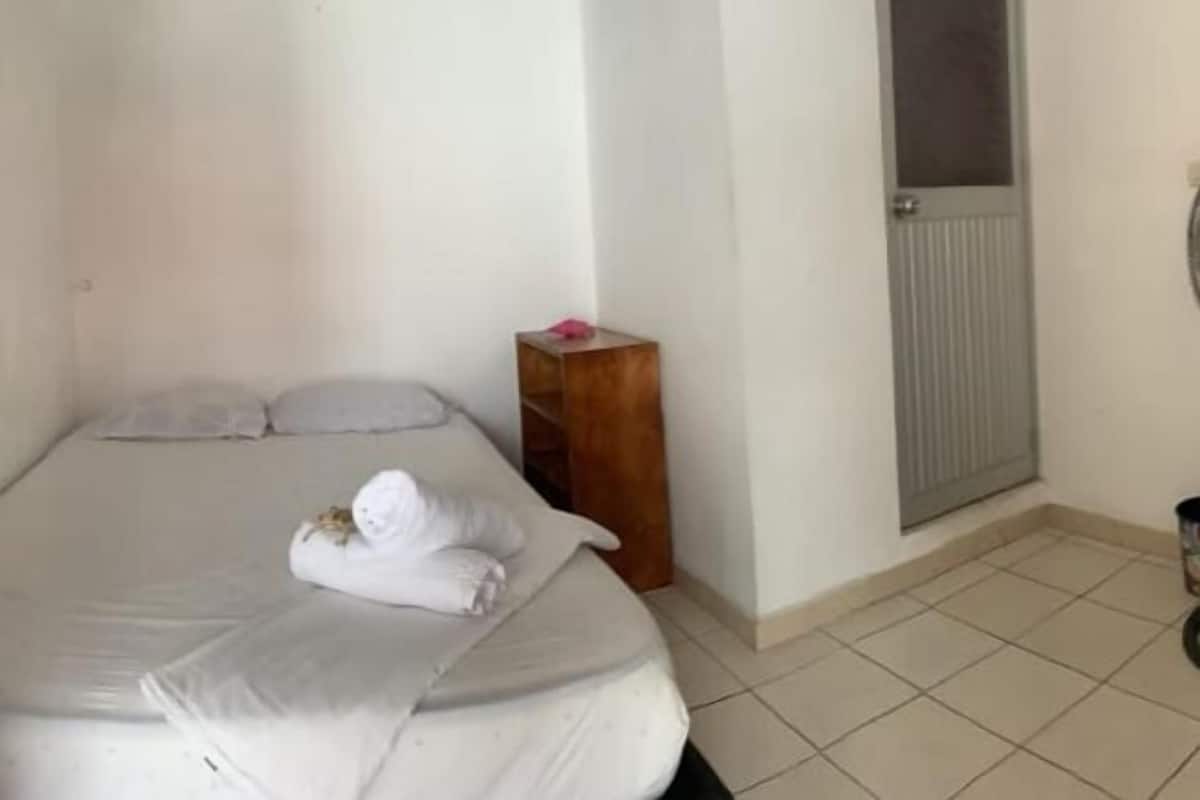 Economy Room, 1 Bedroom, Non Smoking | WiFi (free), bed sheets