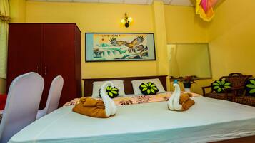 Luxury Room, 1 King Bed, Non Smoking, Garden View