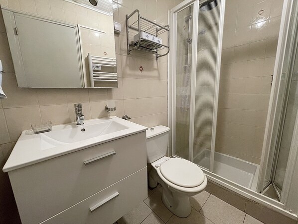 Bathroom - La Coquillade - Chambres d'hôtes (Autignac)