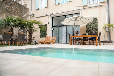 Alberca al aire libre por temporada