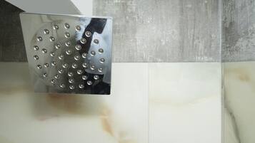 Shower kamar mandi