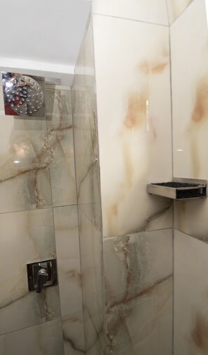 Bathroom shower - Pulse Rooms at Trafalgar (Kingston)