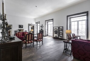 Coin salon dans le hall