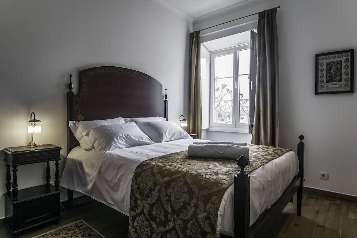 Tweepersoonskamer, 1 queensize bed, uitzicht op de stad (Azevinho) | Luxe beddengoed, Select Comfort-bedden, verduisterende gordijnen