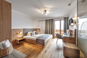 Standard-Doppelzimmer, Balkon | Allergikerbettwaren, Zimmersafe, Schreibtisch, Verdunkelungsvorhänge