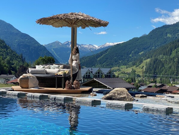 Outdoor pool, pool umbrellas, sun loungers - Aktivhotel Gasteiner Einkehr (Dorfgastein)