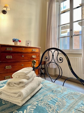 Chambre Quadruple | Literie de qualité supérieure, couette en duvet d'oie