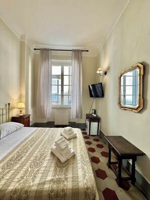 Double Room, Private Bathroom (External) | Premium bedding, down comforters, individually decorated, desk - Lucca Charm (Lucca)