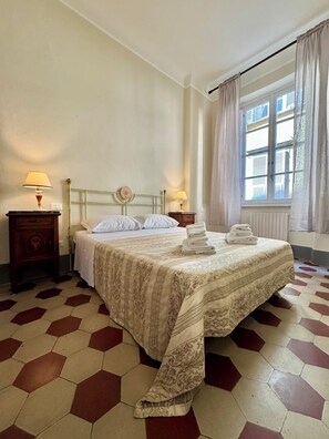 Double Room, Private Bathroom (External) | Premium bedding, down comforters, individually decorated, desk - Lucca Charm (Lucca)