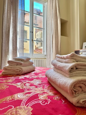 Chambre Double | Literie de qualité supérieure, couette en duvet d'oie