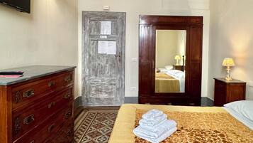 Triple Room, Private Bathroom (External) | Premium bedding, down duvets, desk, laptop workspace