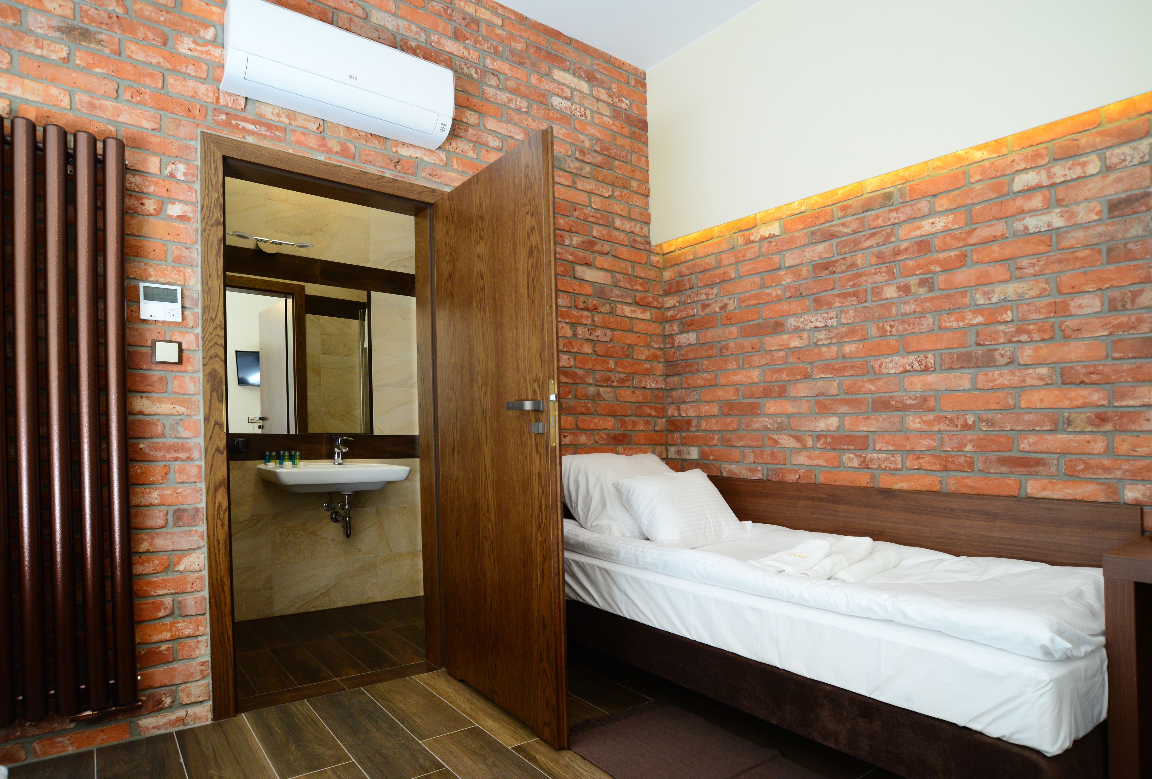basic triple room, multiple beds, non smoking | bathroom | shower, rainfall showerhead, free toiletries, towels