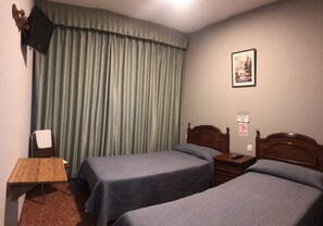 Cortinas blackout, wifi gratis y ropa de cama