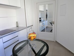 Appartement Luxe, 2 chambres, en bord de plage | Cuisine privée
