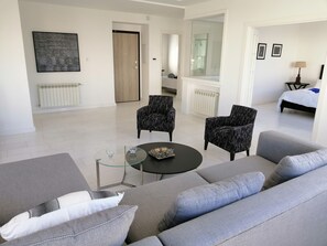 Appartement Luxe, 2 chambres, en bord de plage | Salle de séjour