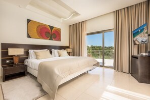 Suite, Sea View | Minibar, in-room safe, blackout curtains, soundproofing - Caneiros Luxury House & Suites (Lagoa)
