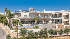 Front of property - Caneiros Luxury House & Suites (Lagoa)